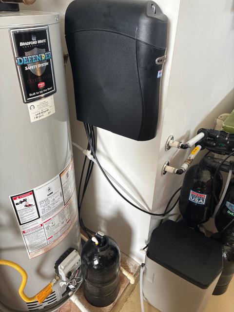 I installed the Q850 air purifier and mounted its remote control. I also added VOC and Mineral Plus filters, ensuring optimal air quality and enhanced filtration.