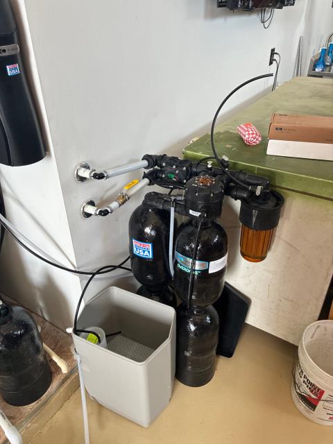 I installed the Q850 air purifier and mounted its remote control. I also added VOC and Mineral Plus filters, ensuring optimal air quality and enhanced filtration.