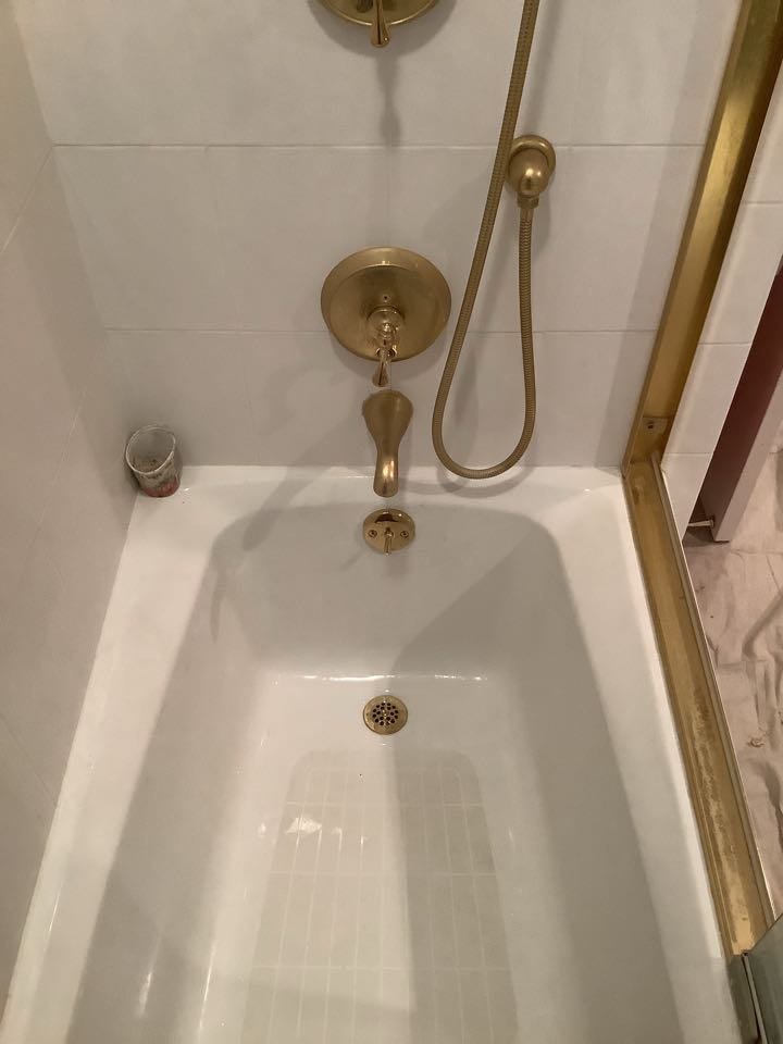 Install a new waste and overflow on a bathtub. PlumbPro Services. Lower Gwynedd township plumber. Penllyn plumber. Spring House plumber. 