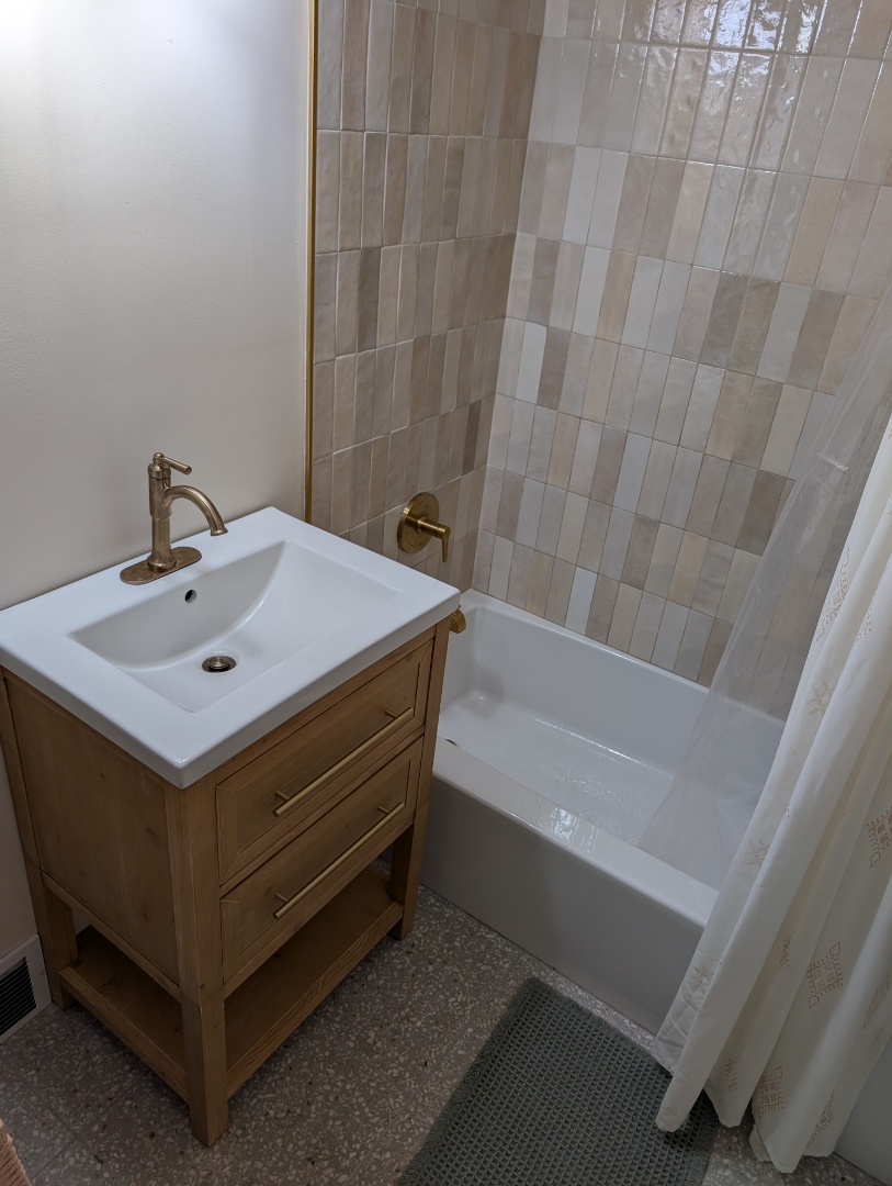 
drain repair for vanity. adjust bath tub temperature. bathroom plumbing repair. PlumbPRO Services. Glenside, PA. 