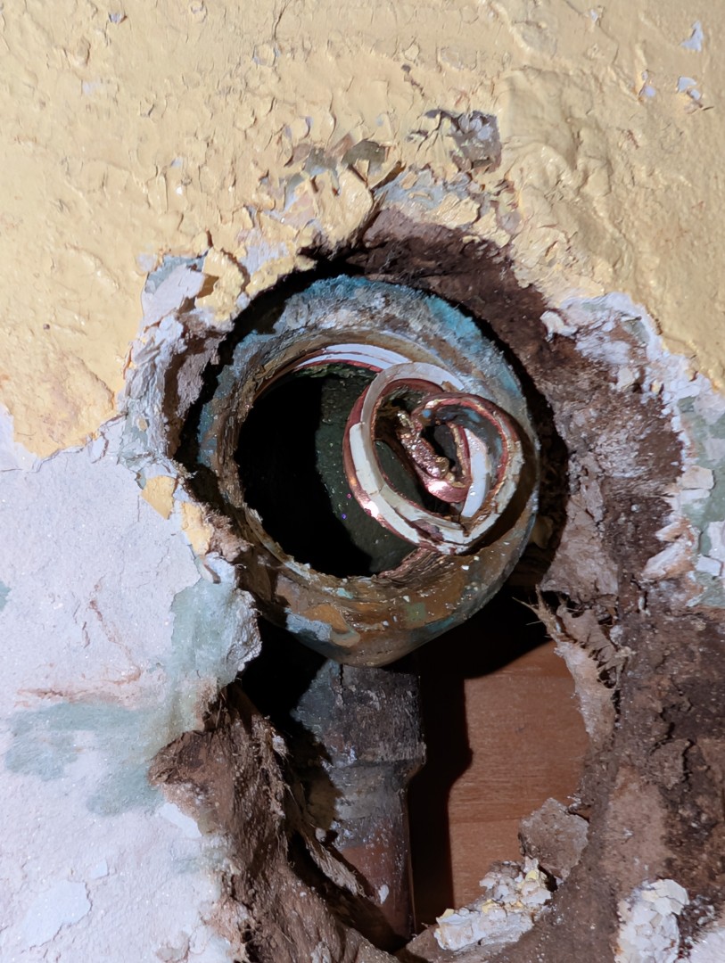 

shower arm extraction. broken shower arm. replace broken shower arm. PlumbPRO Services. Fort Washington, PA. 
