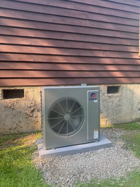 One of our long-time customers replaced his 12-year-old unit with a Gree Heat Pump and Air Handler. They also purchased a Air Scrubber, Whole house media filter, and Air distribution system to help improve his indoor air quality. Lastly, this customer secured his system with a 2 year Worry Free All-Inclusive Warranty.
One of our long-time customers replaced his 12-year-old unit with a Gree Heat Pump and Air Handler. They also purchased a Air Scrubber, Whole house media filter, and Air distribution system to help improve his indoor air quality. Lastly, this customer secured his system with a 2 year Worry Free All-Inclusive Warranty.
