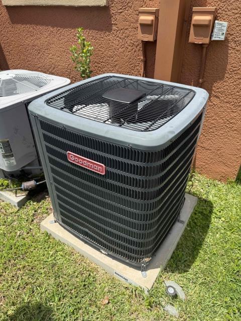 The customer had us out today to take a look at their compressor, which was not operating. We saw that it was on a start circuit error, so we tested the capacitor and found that it was low. We swapped it out, and the compressor started up again.