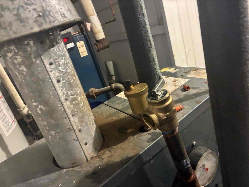 Performed diagnostic assessment on non-functioning boiler system. Inspected pressure regulator, expansion tank, and associated copper piping. Identified and resolved issue causing heat failure, successfully restoring system operation.