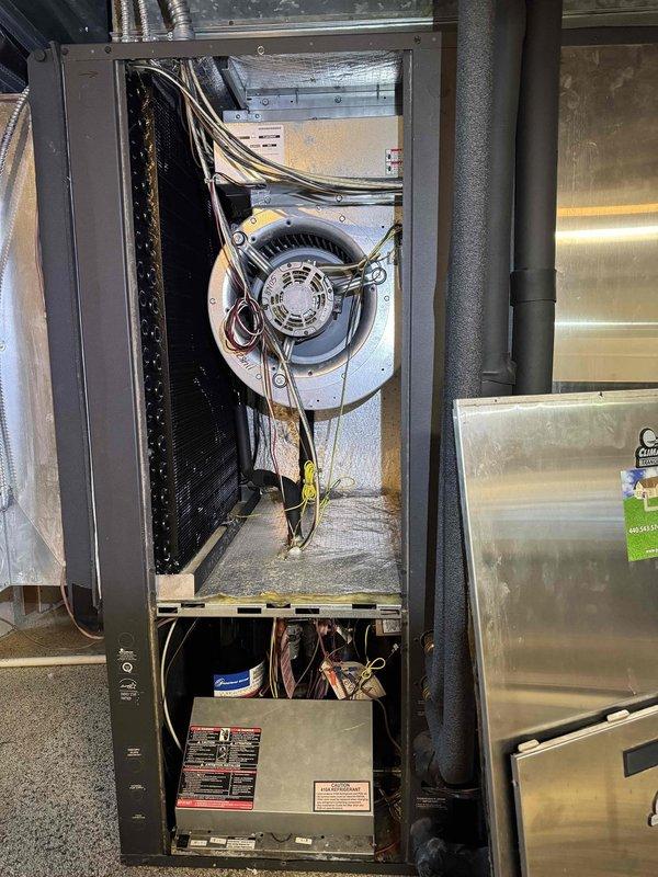 Responded to customer's no-heat complaint where emergency heat mode was being used. Inspection revealed issues with the circulation system, specifically with the WILO pumps on the hydronic manifold. Serviced the blower motor assembly and verified proper operation of the control board, restoring normal heating functionality without requiring emergency heat mode.