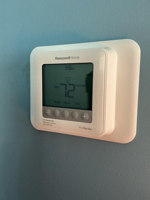 Responded to callback for system not reaching setpoint. Diagnosed intermittent heating issue where furnace would heat to 70°F then shut down despite 72°F setpoint. Determined thermostat was incorrectly calibrated and recalibrated Honeywell ProSeries thermostat to match actual room temperature. System now heating properly to setpoint.