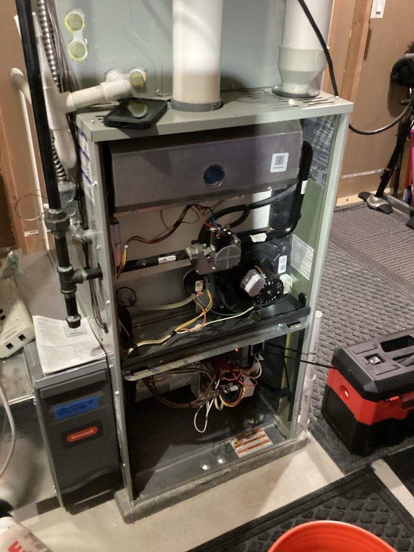 Performed monthly heating maintenance on residential gas furnace. Inspected internal components including control board, electrical connections, and ventilation system. All components appear to be in proper working condition with no visible issues identified.