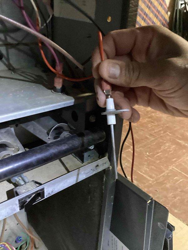 Performed routine heating maintenance service. Inspected and tested the humidifier components, including connection wires and temperature probe. System operational with no issues found.