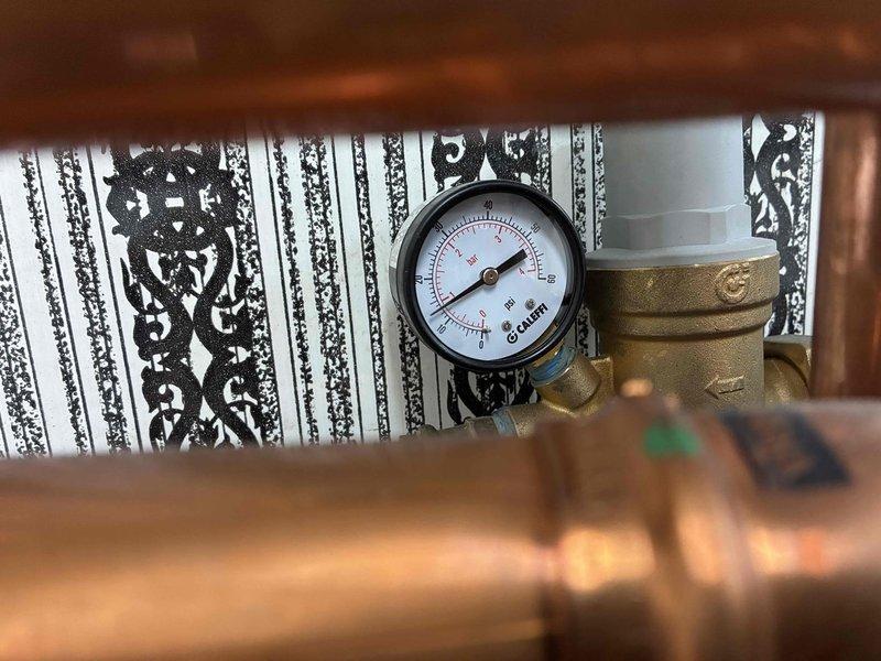 Performed seasonal heating maintenance on residential boiler system. Inspected pressure gauge readings and verified proper operation of all components. Checked copper piping connections, valves, and drainage system for integrity; all systems functioning within normal parameters.
