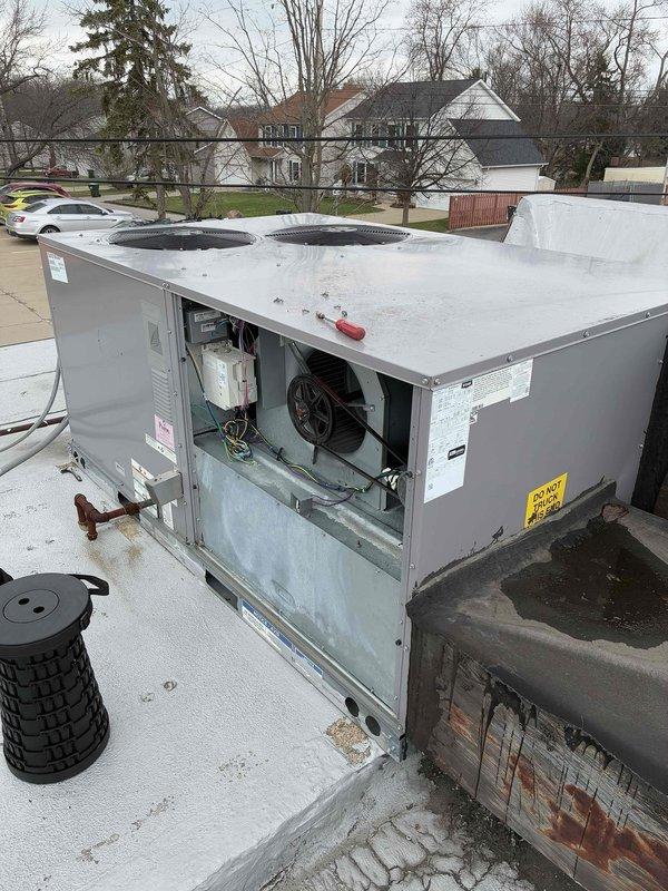 Performed diagnostic service on intermittently functioning RTU system. Conducted thorough inspection of internal components including control box, wiring, and fan assembly. Documented equipment specifications for potential commercial maintenance program enrollment.