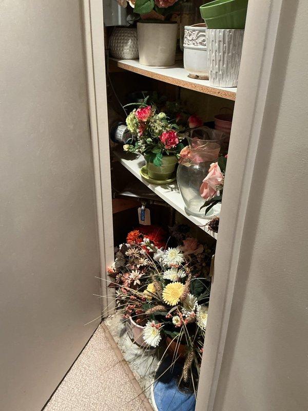 Conducted electrical estimate for fixture installation and breaker box upgrade. Customer inquired about promotional discount for basic breaker box quotation. Performed site assessment and documentation of existing electrical infrastructure and utility areas to develop comprehensive estimate for requested electrical work.