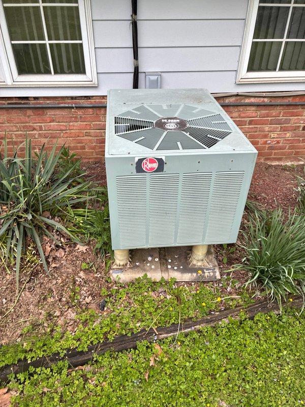 Conducted evening estimate appointment for heat pump replacement on existing aging Rheem system. Evaluated current equipment including vintage Apnliance thermostat and modern Honeywell digital thermostat, as well as outdoor condenser unit. Presented heat pump replacement options and discussed available system promotions with customer.