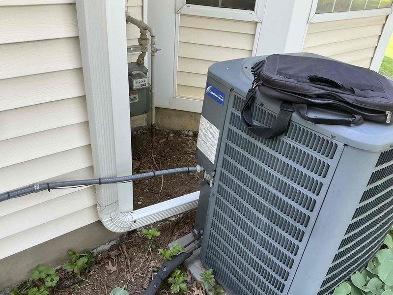Performed diagnostic evaluation on residential air conditioning system with no cooling complaint. Assessed existing outdoor condensing unit and refrigerant line set configuration, documented equipment condition and installation setup. Provided customer with replacement options and estimates for new HVAC system installation.