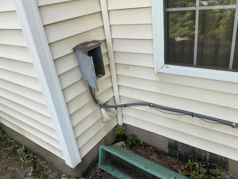 Performed diagnostic evaluation on residential air conditioning system with no cooling complaint. Assessed existing outdoor condensing unit and refrigerant line set configuration, documented equipment condition and installation setup. Provided customer with replacement options and estimates for new HVAC system installation.