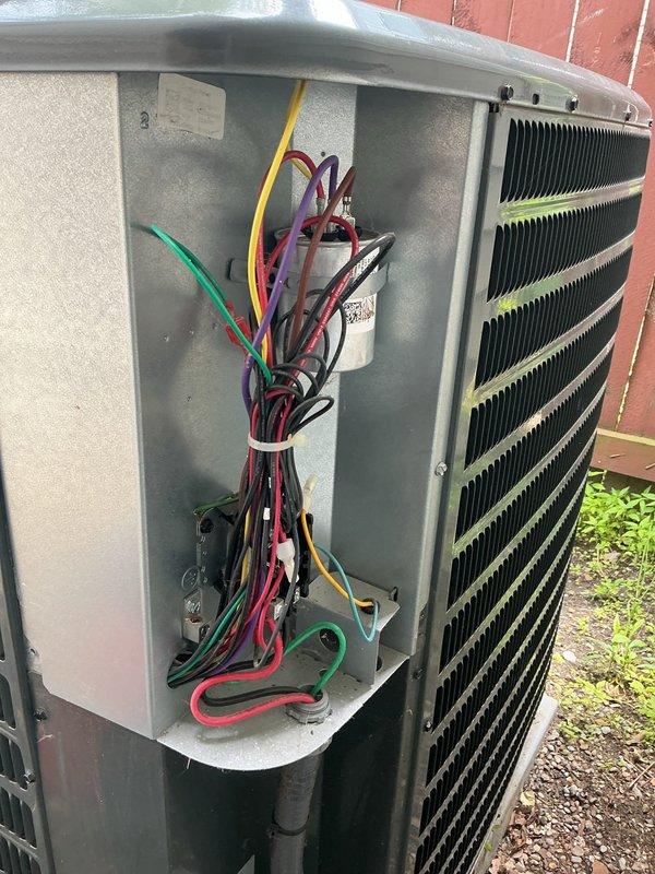 Performed comprehensive cooling system maintenance on residential air conditioning unit. Conducted thorough inspection of outdoor condenser unit, including examination of electrical components, wiring connections, and heat exchanger coil. Verified all electrical connections were secure and properly terminated. Inspected condenser coil fins for damage and assessed overall unit operation to ensure system readiness for cooling season.