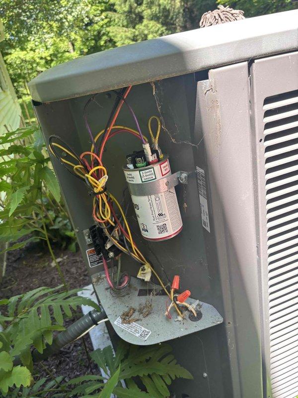 Completed routine cooling maintenance on residential air conditioning system. Performed comprehensive inspection of outdoor condensing unit, including electrical components, capacitor, contactor, and all wire connections. Verified proper operation of all electrical connections and terminals, confirmed capacitor functionality, and inspected contactor assembly for signs of wear or pitting. All components found to be in satisfactory working condition with secure connections throughout the electrical compartment.