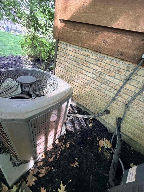 Responded to service call for air conditioning unit not cooling. Upon arrival, performed diagnostic inspection of outdoor condenser unit. Completed system evaluation and collected service payment upon completion of work.