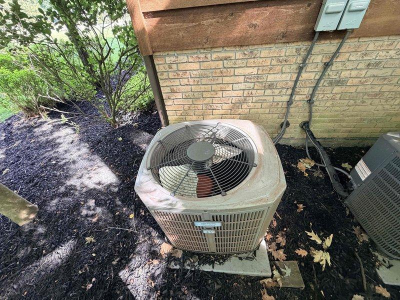 Responded to service call for air conditioning unit not cooling. Upon arrival, performed diagnostic inspection of outdoor condenser unit. Completed system evaluation and collected service payment upon completion of work.