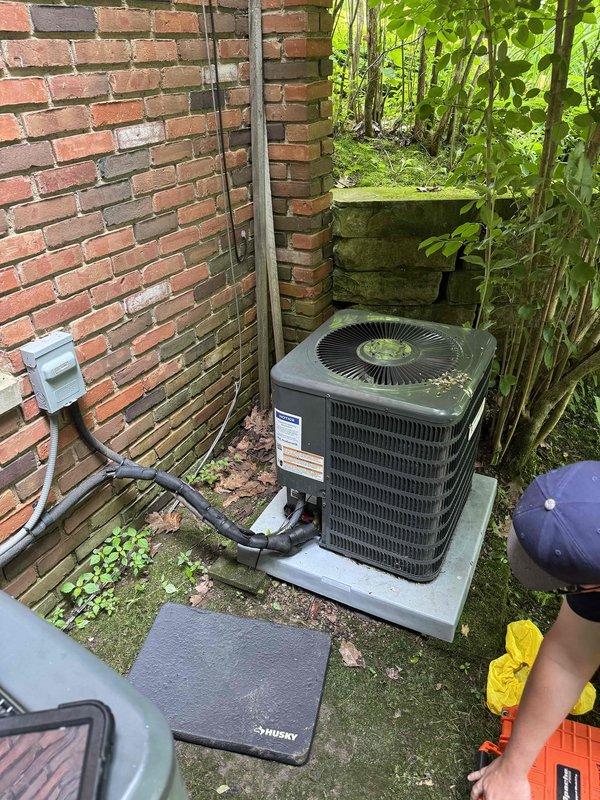 Performed comprehensive leak search on residential HVAC system. Inspected outdoor condensing unit and indoor refrigerant piping connections, utilizing leak detection methods to identify source of refrigerant loss. Applied absorbent materials around suspect piping areas to aid in leak isolation and verification.