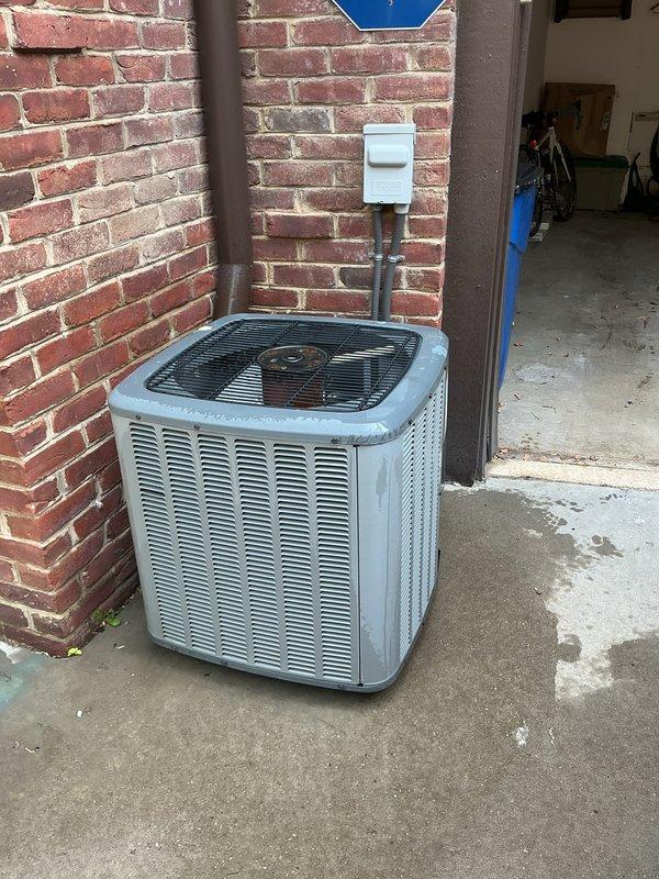 Completed routine cooling season tune-up on residential air conditioning system. Performed comprehensive inspection of outdoor condenser unit and indoor HVAC components, verified proper operation of Carrier thermostat control, and confirmed system functionality per manufacturer specifications.