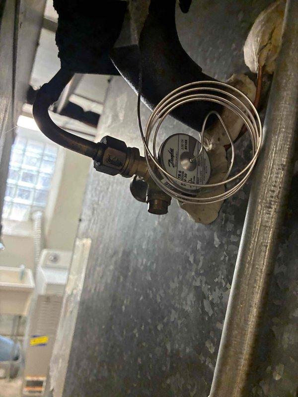 Completed comprehensive preventive maintenance on aging residential cooling system. Inspected thermal expansion valve (TXV) assembly and refrigerant lines, verifying proper operation of the metering device and sensing bulb. Performed electrical diagnostics using digital multimeter to confirm system voltage and amperage readings were within manufacturer specifications.
