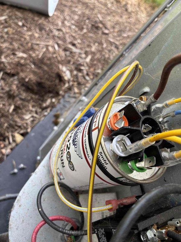 Completed cooling tune-up on residential HVAC system. Inspected and tested electrical components including capacitor connections and verified proper wire terminations. Measured system amperage at 522 amps DC using clamp meter to confirm operational parameters within manufacturer specifications.