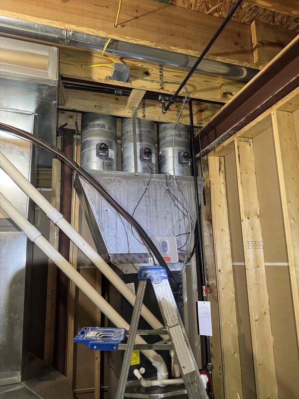 Replaced malfunctioning Honeywell zone actuator in multi-zone HVAC system. System tested and verified proper operation with R410A refrigerant readings showing acceptable superheat and subcooling values post-repair.
