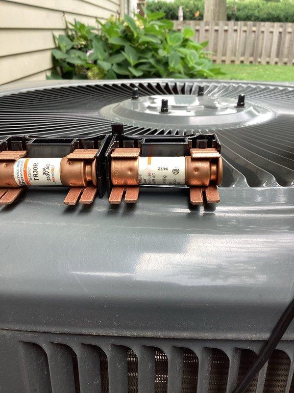 Completed routine preventive maintenance on residential split-system air conditioning unit. Performed comprehensive inspection of outdoor condenser unit, verified proper operation of fan motor and compressor, checked refrigerant line connections and insulation integrity, and confirmed all electrical connections were secure. Unit found to be in good working condition with no immediate service needs identified.