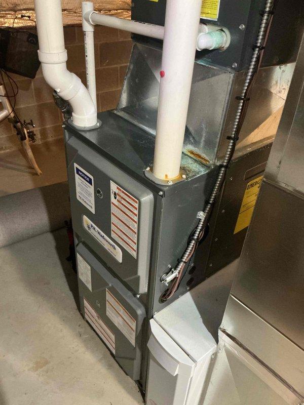 Completed routine HVAC cooling system maintenance on residential split system including outdoor condenser unit and indoor air handler. Performed standard preventative maintenance procedures, inspected all components for proper operation, and verified system functionality with no issues identified requiring repair.