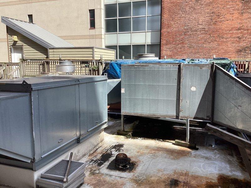 Performed routine maintenance inspection on commercial rooftop gravity furnace unit at restaurant facility per customer request. Conducted thorough operational assessment of the HVAC system, verified proper functioning of all components, and confirmed unit is operating within manufacturer specifications.