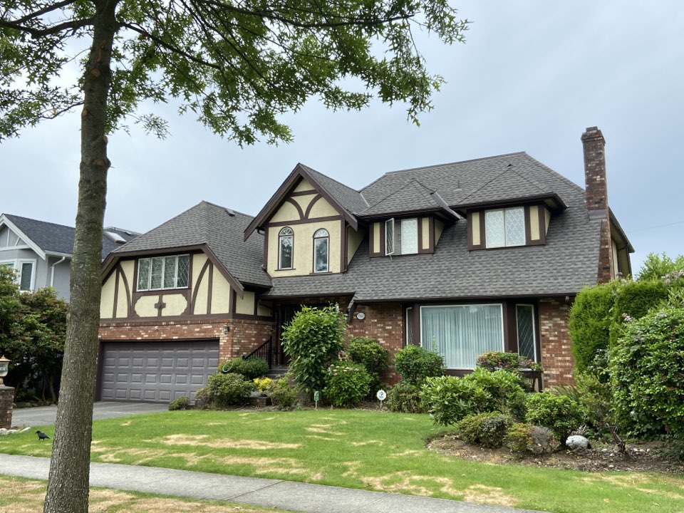 Vancouver, BC - Crown Roofing Ltd in Shaughnessy. Premium Residential Roofing. GAF Timberline HD Lifetime Shingles in Weathered Wood. Silver Pledge Lifetime Warranty. IKO 2-ply torch-on system integrators the low slope area. #WestsideRoofingExpert Vancouver, BC - Crown Roofing Ltd in Shaughnessy. Premium Residential Roofing. GAF Timberline HD Lifetime Shingles in Weathered Wood. Silver Pledge Lifetime Warranty. IKO 2-ply torch-on system integrators the low slope area. #WestsideRoofingExpert