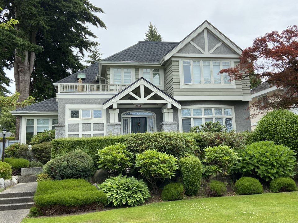 Vancouver, BC - Vancouver’s Best Roofer - Crown Roofing Ltd. Craftsman home on Vancouver’s West Side. GAF Grand Sequoia Premium Lifetime Designer Shingles in Charcoal. Golden Pledge Lifetime Warranty. Low slope sections done with an iKO two ply torch-on membrane system. Independently inspected and approved. #QualityRoofing Vancouver, BC - Vancouver’s Best Roofer - Crown Roofing Ltd. Craftsman home on Vancouver’s West Side. GAF Grand Sequoia Premium Lifetime Designer Shingles in Charcoal. Golden Pledge Lifetime Warranty. Low slope sections done with an iKO two ply torch-on membrane system. Independently inspected and approved. #QualityRoofing