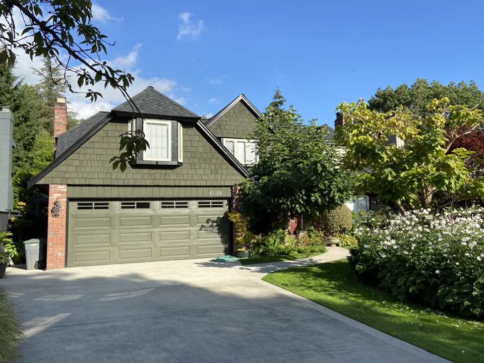 Vancouver, BC - Roofing in Vancouver by Crown Roofing Ltd. Well kept character home. Cedar conversion. GAF Grand Sequoia Designer shingles in Charcoal. Golden Pledge Lifetime Warranty. 2-ply torch-on system you RCABC standards on flat areas. Independently inspected and approved. #WestSideRoofing Vancouver, BC - Roofing in Vancouver by Crown Roofing Ltd. Well kept character home. Cedar conversion. GAF Grand Sequoia Designer shingles in Charcoal. Golden Pledge Lifetime Warranty. 2-ply torch-on system you RCABC standards on flat areas. Independently inspected and approved. #WestSideRoofing