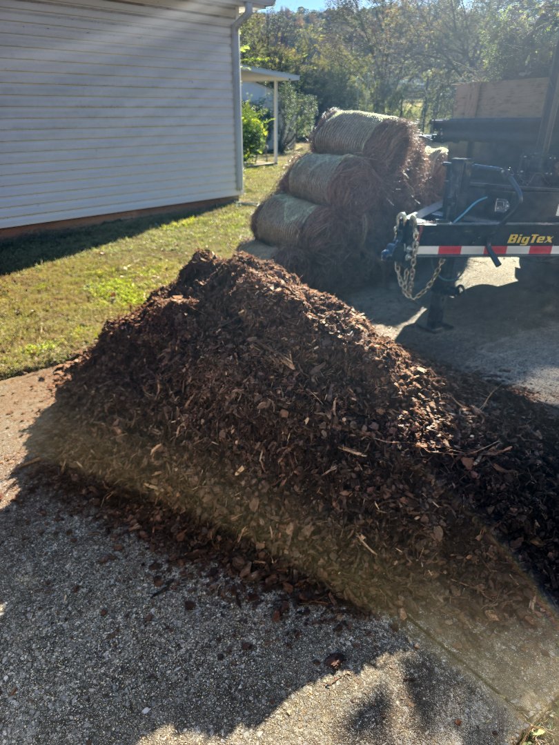 Mulch/Pinestraw Delivery
