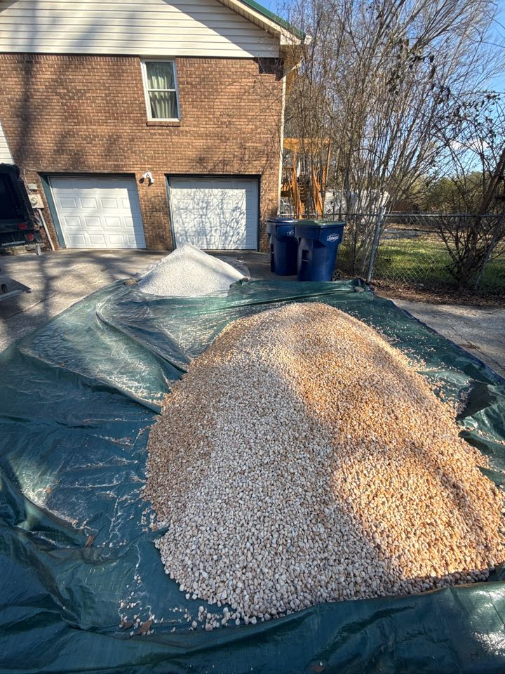 8910 and pea gravel delivery to Alabaster 