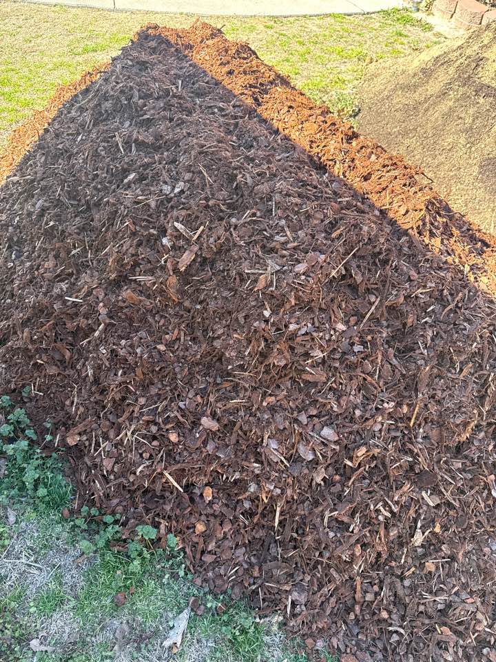 Pine mulch delivered to Alabaster 