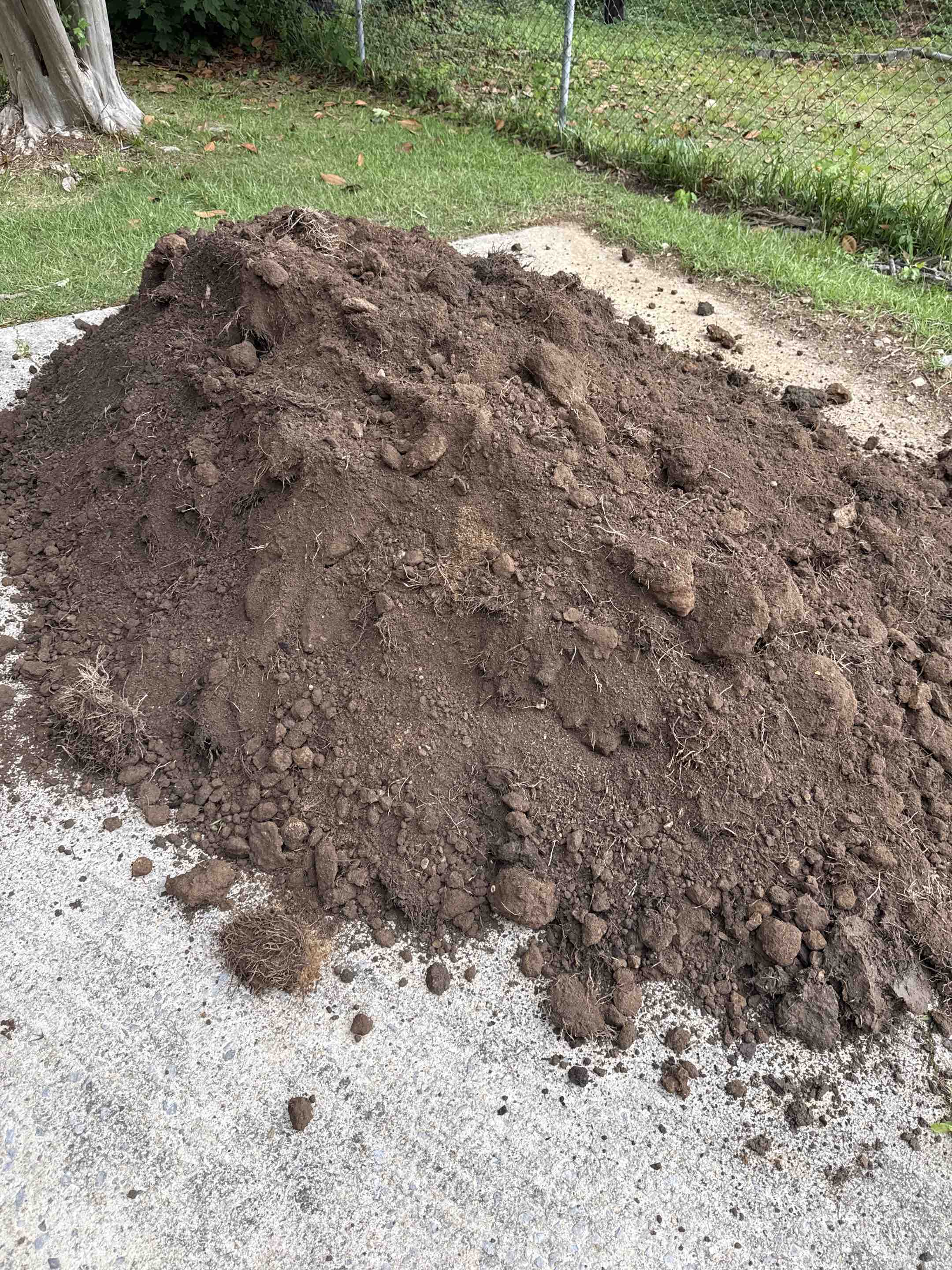 Unscreened topsoil delivery to Hoover