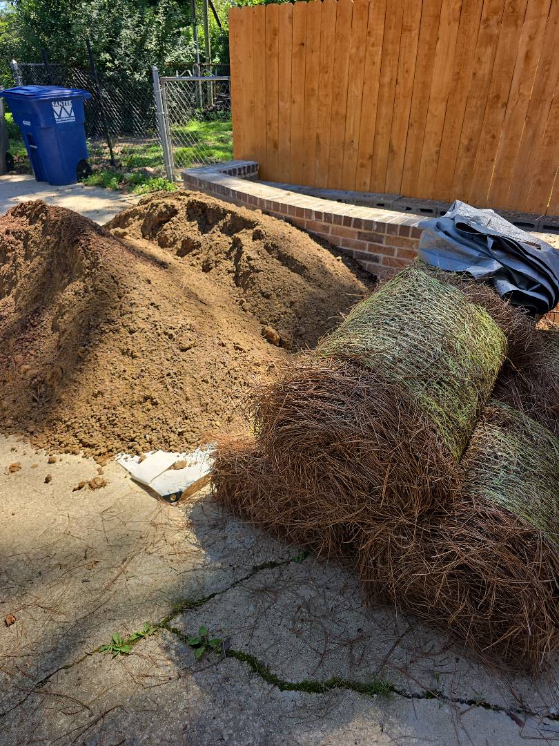 Pinestraw/Top Soil