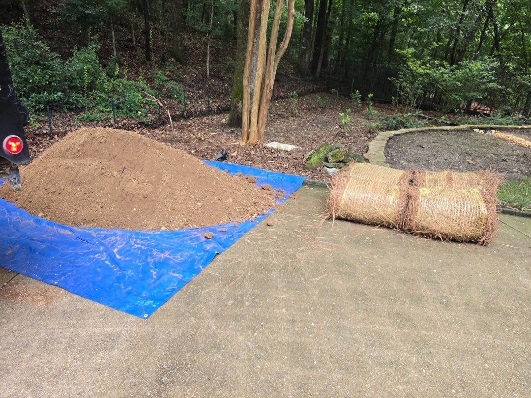 Top Soil /Pinestraw Delivery