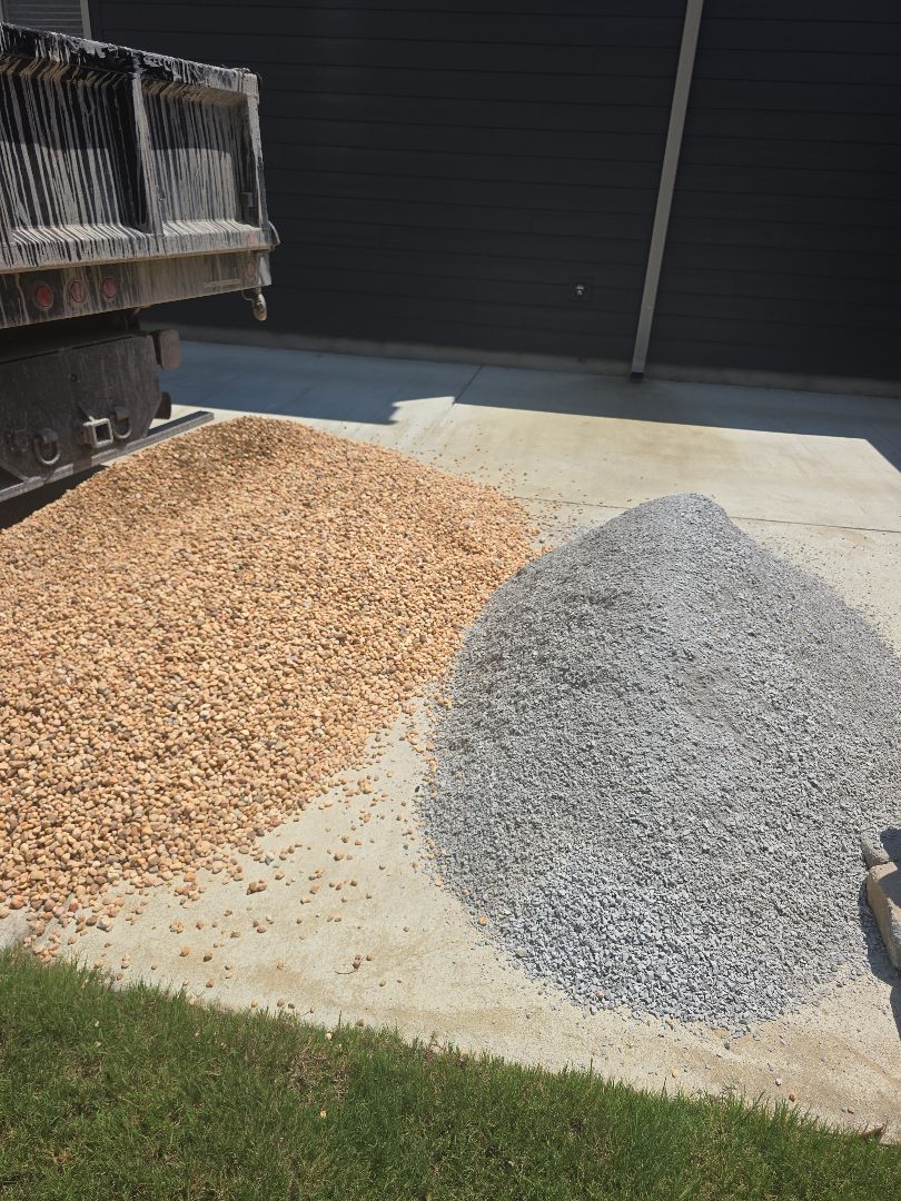 8910 Gravel /Pea Gravel  Delivery