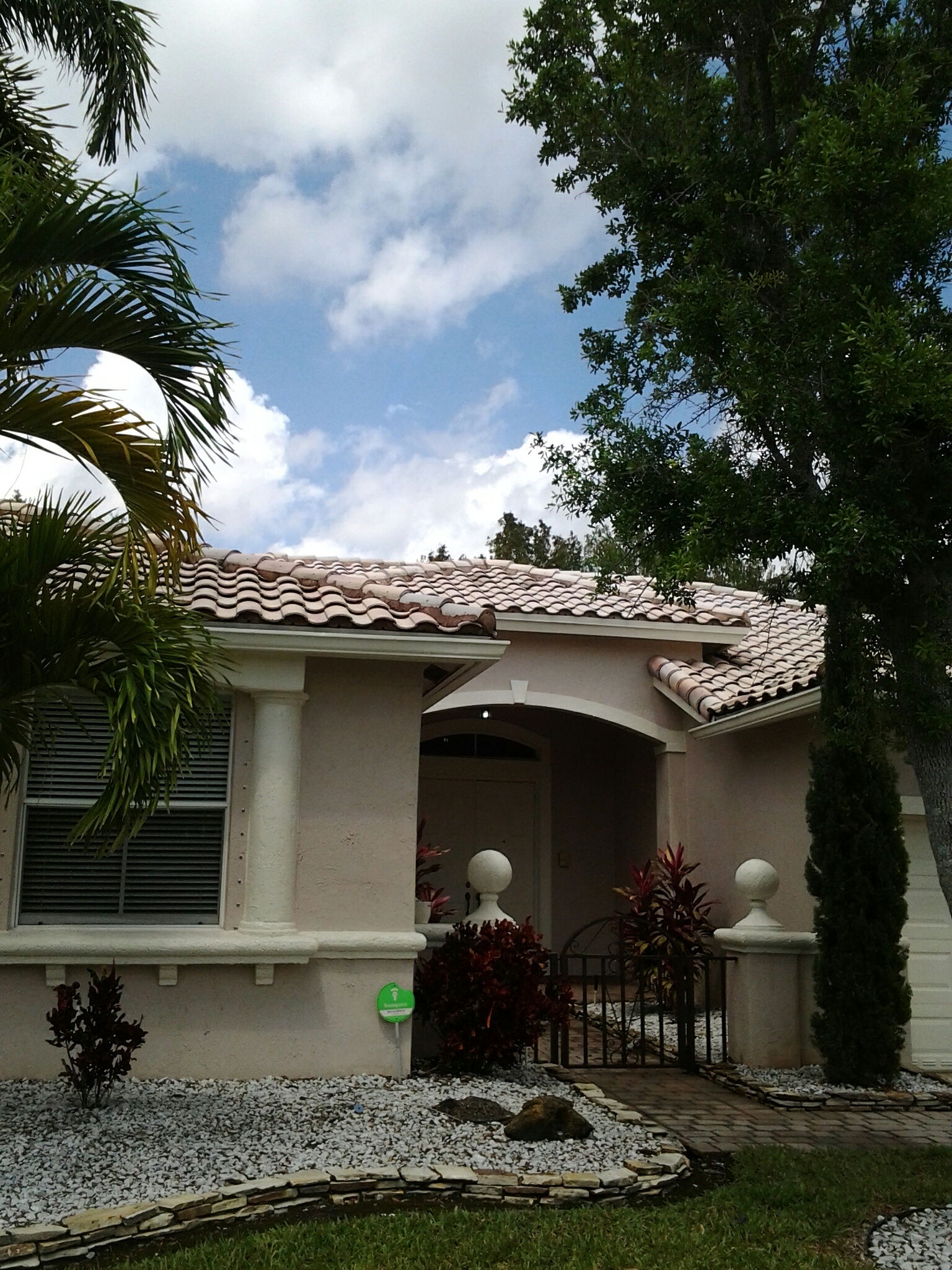 Miami Shores, FL - Pressure clean roof Miami Shores, FL - Pressure clean roof