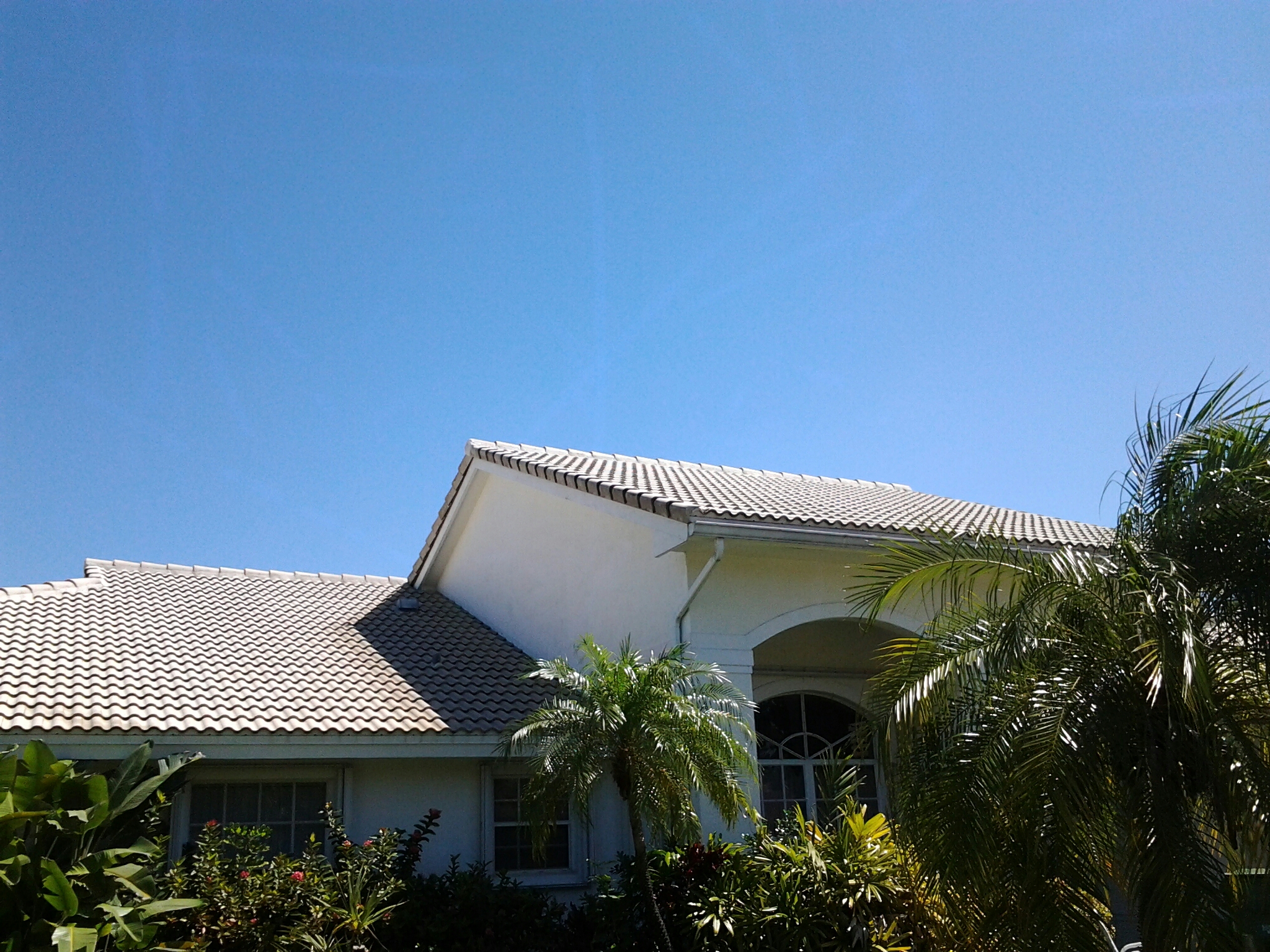 Miami Shores, FL - Pressure clean and roofacide roof Miami Shores, FL - Pressure clean and roofacide roof