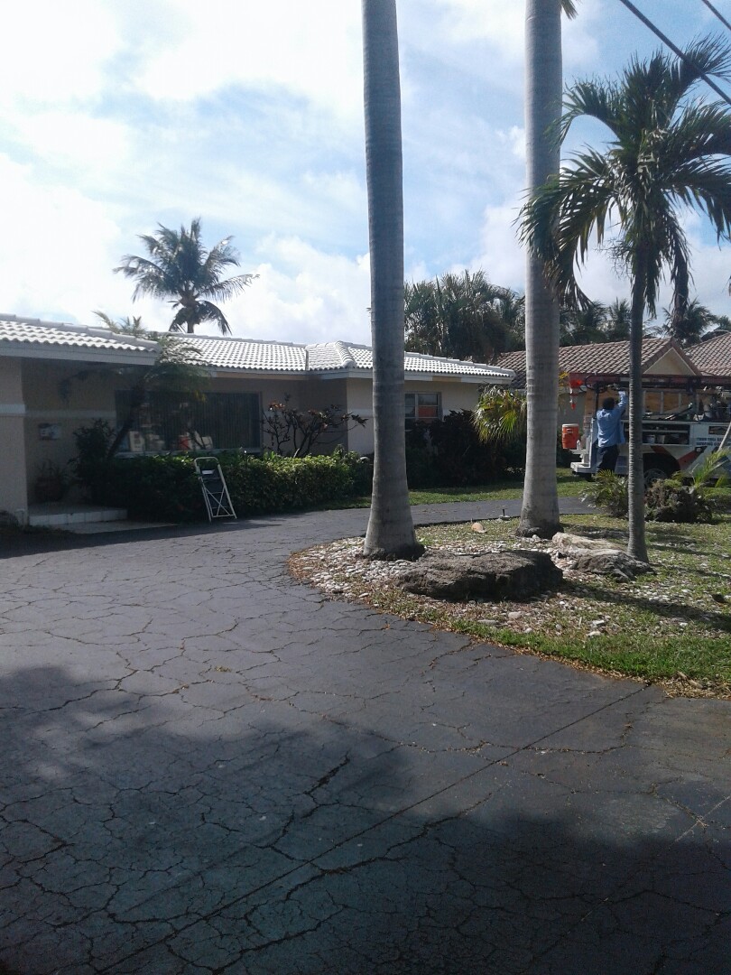 Lighthouse Point, FL - Fascia wood repair and the City of Lighthouse Point Florida this repair has been done by Earl W Johnston roofing company Tony Regis are your repair technicians Lighthouse Point, FL - Fascia wood repair and the City of Lighthouse Point Florida this repair has been done by Earl W Johnston roofing company Tony Regis are your repair technicians