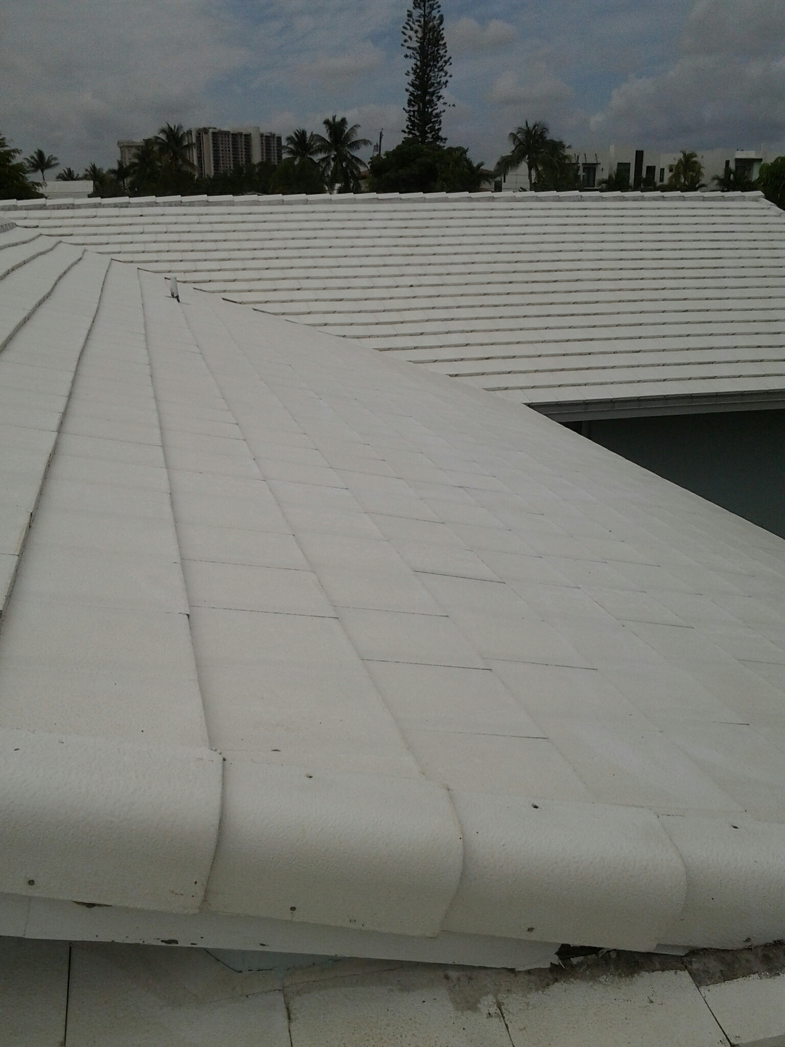 North Miami, FL - Pressure clean roof North Miami, FL - Pressure clean roof