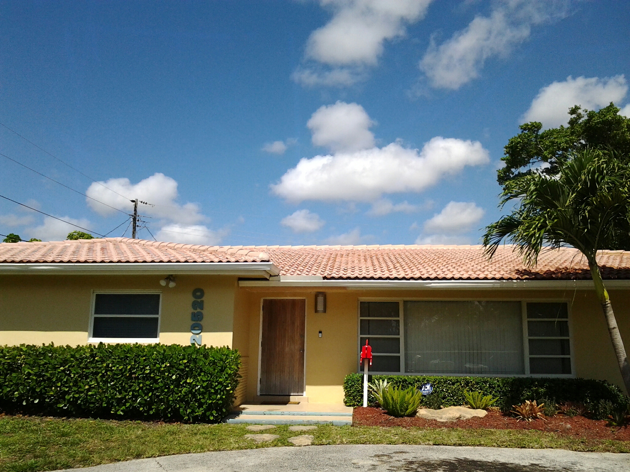 Surfside, FL - Pressure clean and roofacide roof Surfside, FL - Pressure clean and roofacide roof