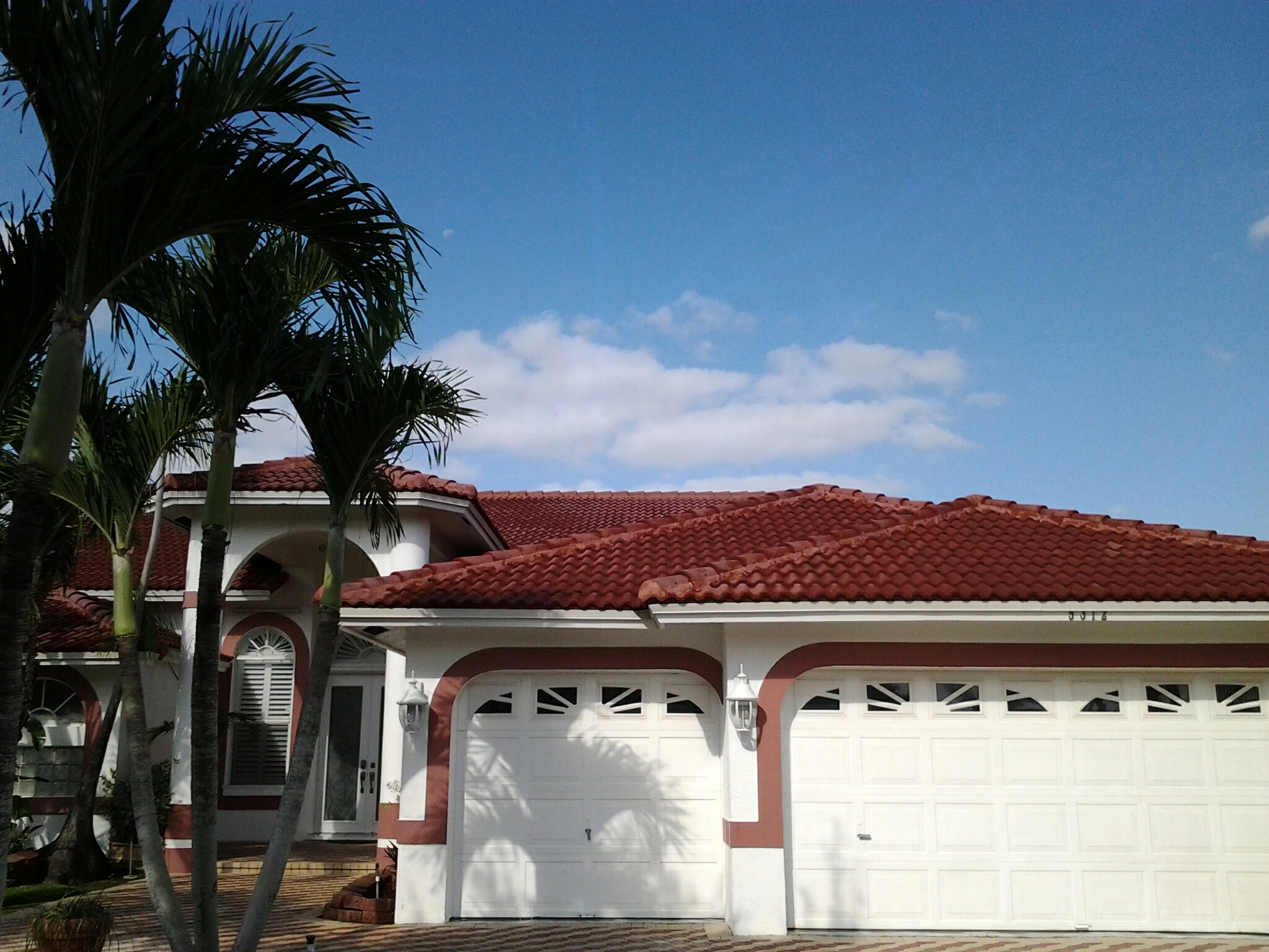 Surfside, FL - Clean edges and roofacide roof Surfside, FL - Clean edges and roofacide roof