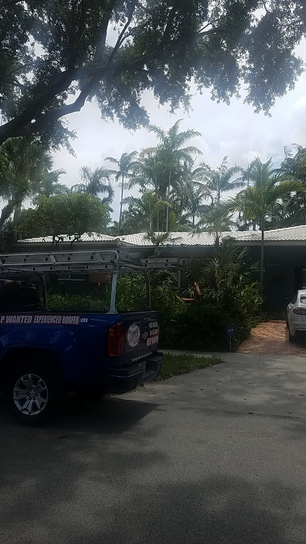 Miami Shores, FL - Flat roof leak repair estimate by Earl Johnston Roofing Company Miami Shores, FL - Flat roof leak repair estimate by Earl Johnston Roofing Company
