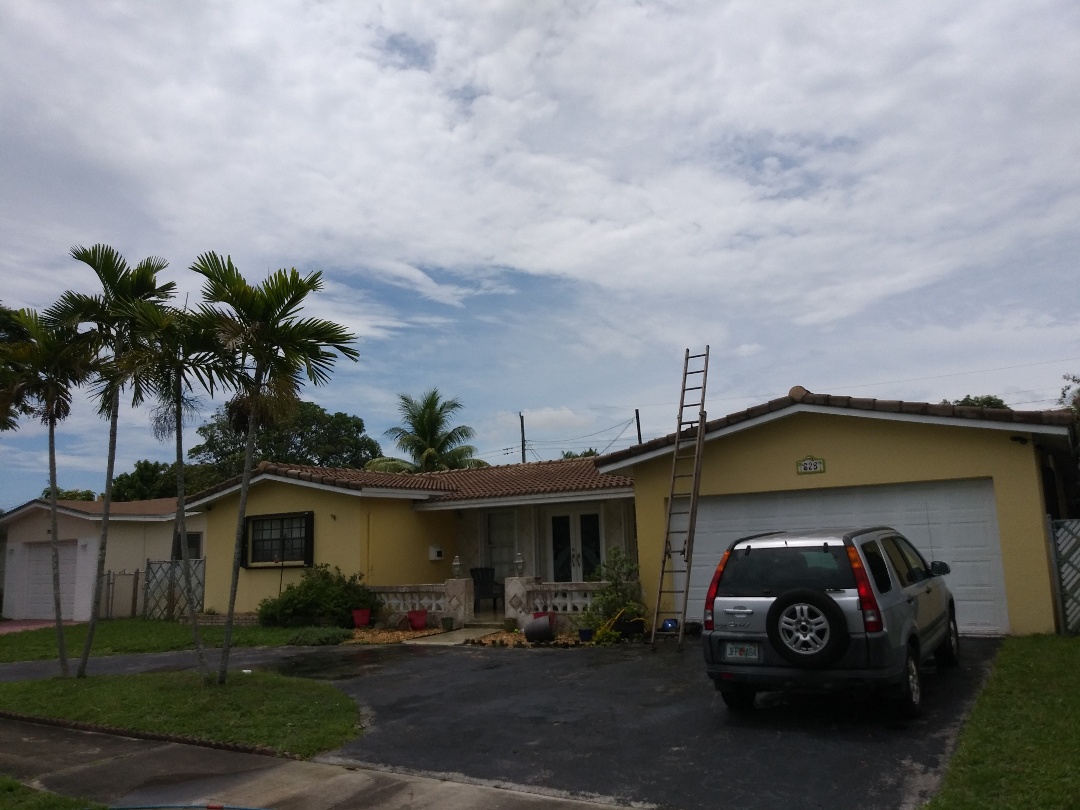 Oakland Park, FL - Clean edges and RC roof Oakland Park, FL - Clean edges and RC roof