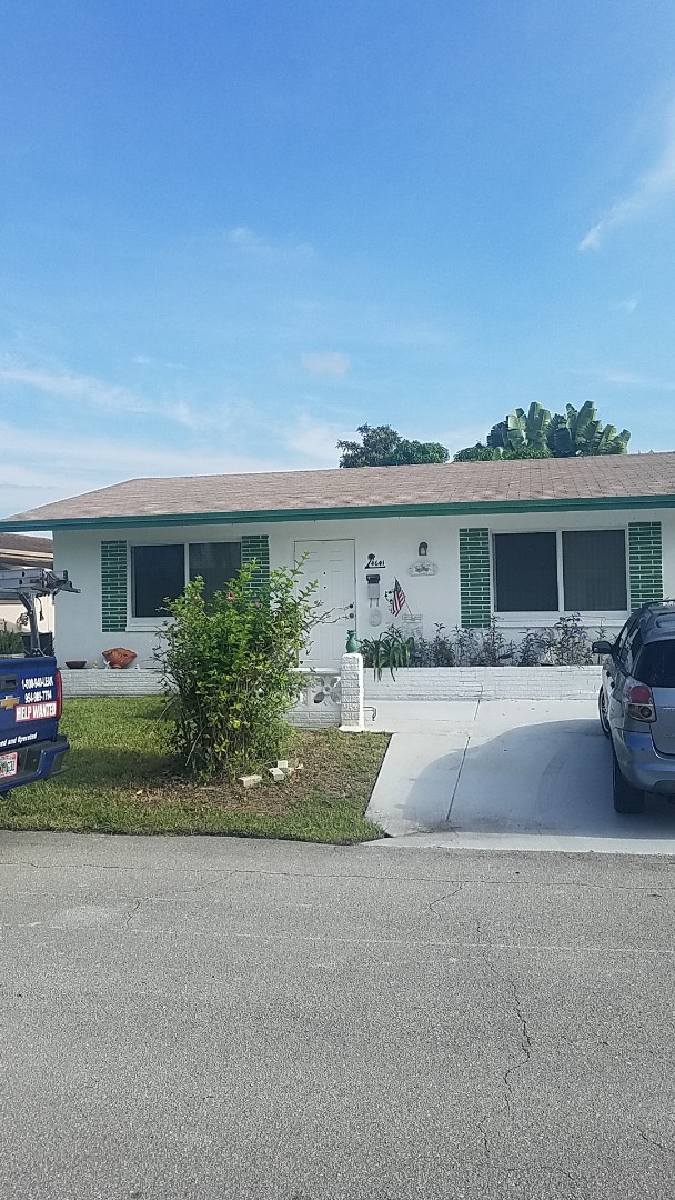 Tamarac, FL - Flat roof leak repair estimate by Earl Johnston Roofing Company Tamarac, FL - Flat roof leak repair estimate by Earl Johnston Roofing Company