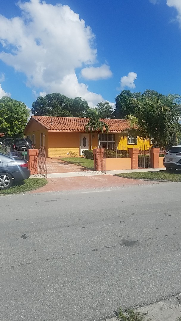 Miami Gardens, FL - Tile roof repair estimate by Earl Johnston Roofing Company Miami Gardens, FL - Tile roof repair estimate by Earl Johnston Roofing Company
